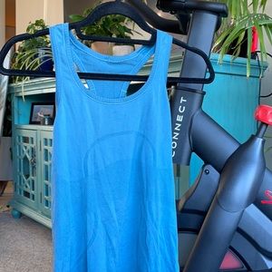 Lululemon tank size 6/8